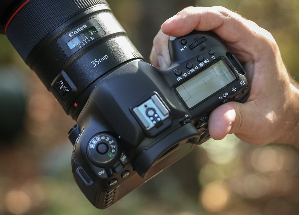 Canon EOS 5D Mark IV DSLR