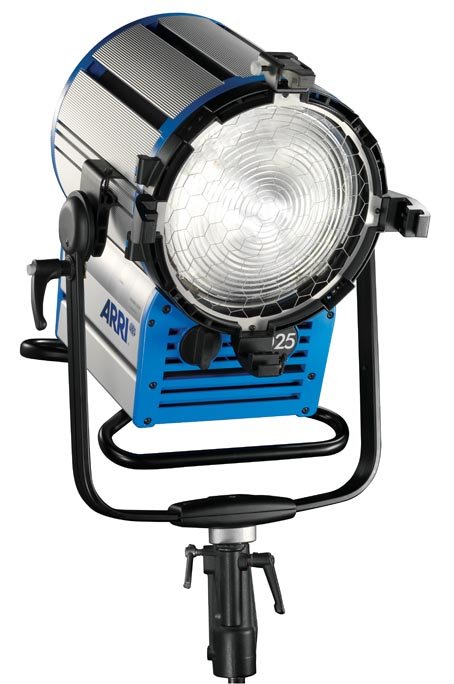 ARRI True Blue D25 HMI 2500W Fresnel Kit